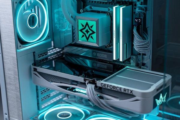 师姐归来！《剑星》终于登陆PC，DLSS 4助力F1高帧竞速